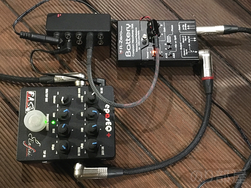 アコギのライブ用エフェクターボード 黒い結束バンドなんてあるんだね! エフェクター固定に便利そう!