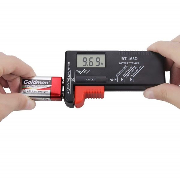 四角い電池で有名な9Vの電池。【242円】電池残量を計測するデジタル式のバッテリーテスターが良さそう。